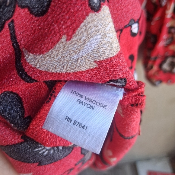 J. Jill Red Floral Print Tunic Top 100% Rayon Large Boho Modest Casual Feminine - Picture 3 of 5